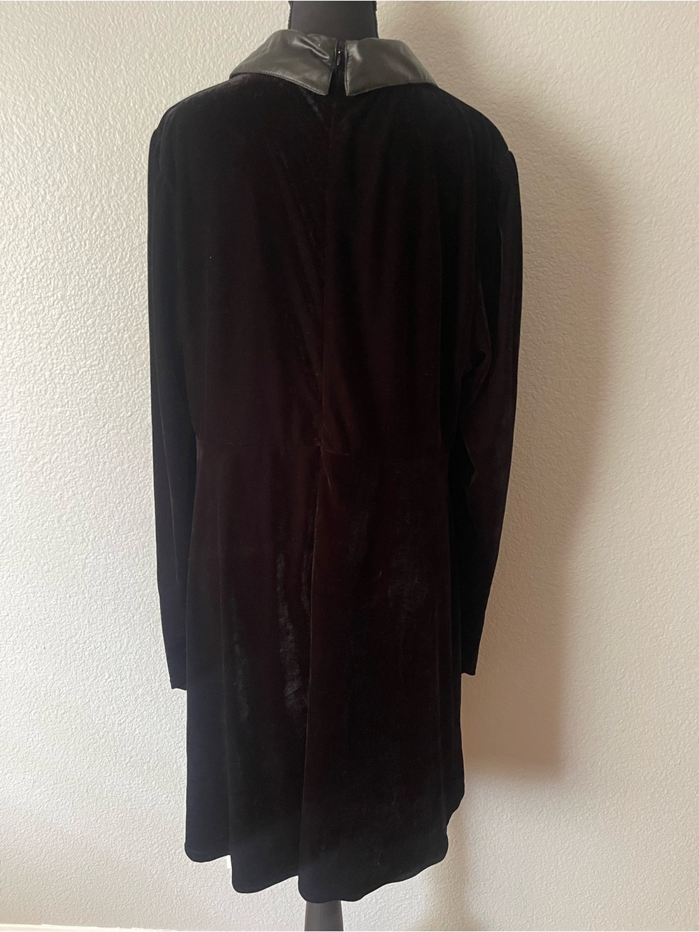 Killstar Black Velvet Dress with Faux Leather Collar - Picture 3 of 3